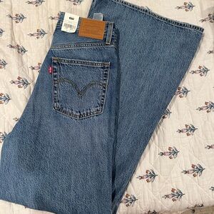 Levi’s High Loose Flare Jean